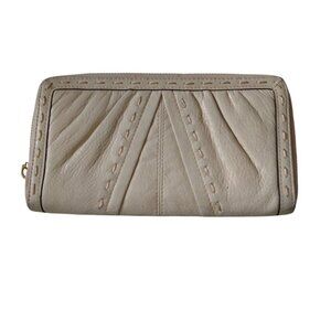 B. Makowsky Women's Beige Leather Zip Around Wallet Classic Neutral READ